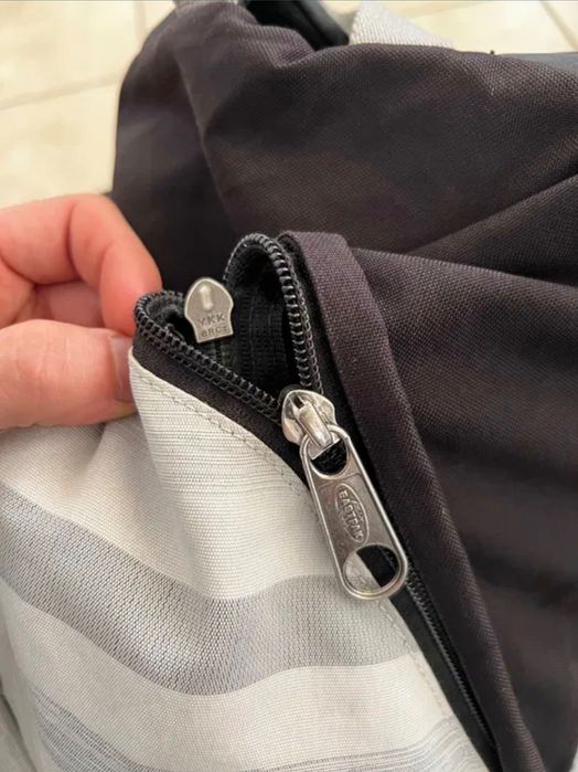 Vând rucsac Dakine Eastpak usa