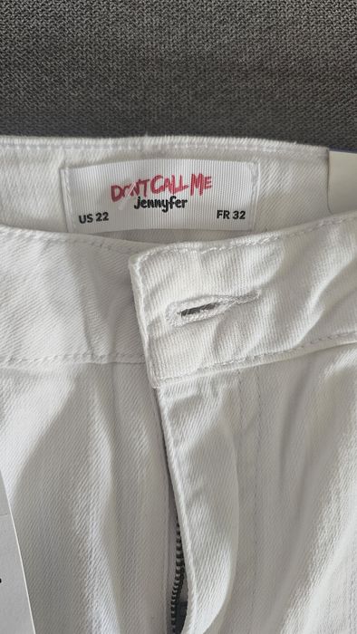 Pantaloni albi evazati