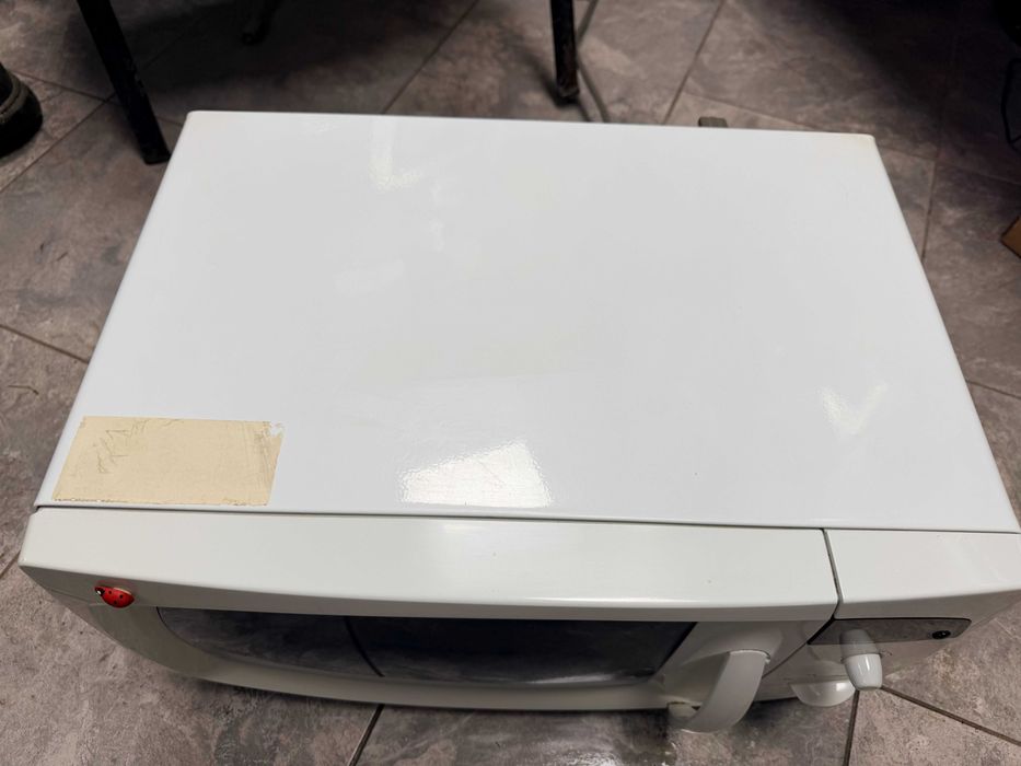 Микровълнова фурна Samsung  с грил , 850 W, 23 Литри