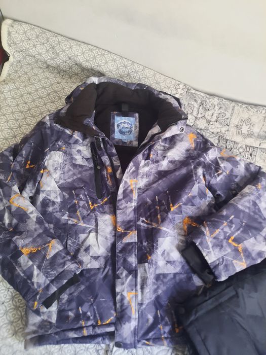 Лыжный мужской костюм, рост 164, очень тёплый, состояние хорошее.