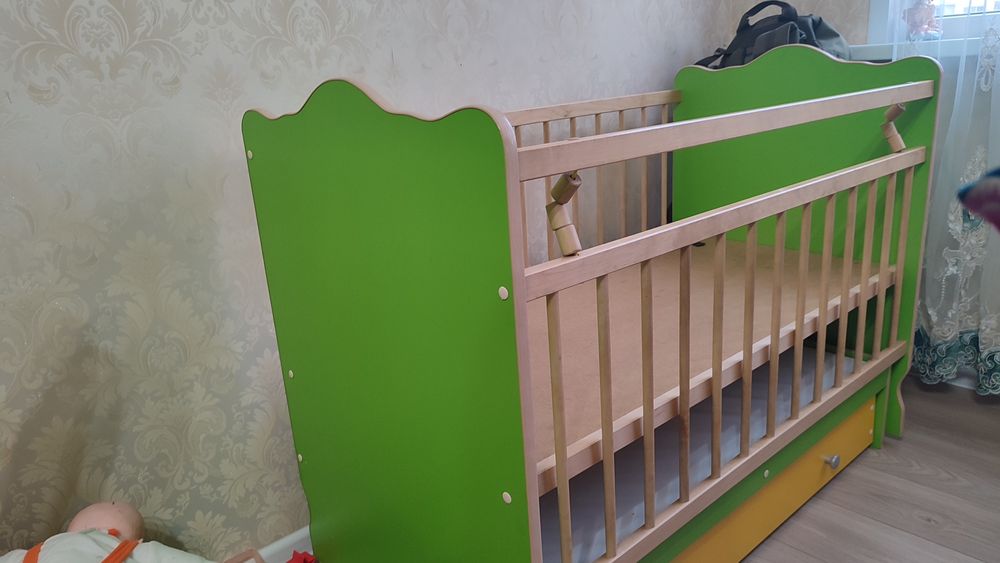 Манеж для детей  качается