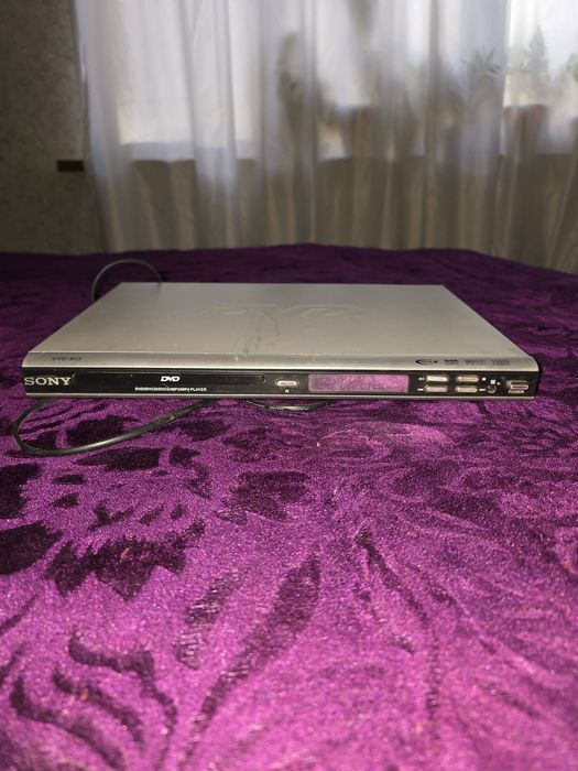 Прадаётся телевизор Филипс и ДВД плеер