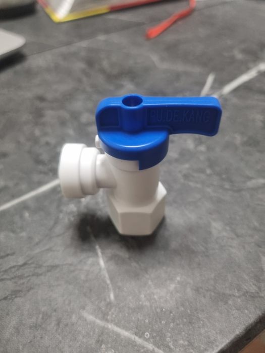 Продам кран пластиковый. Для фильтра  воды.