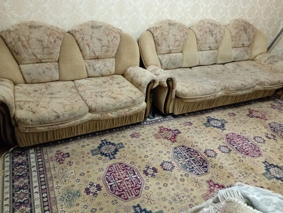 Диван продам  хоршим состояние