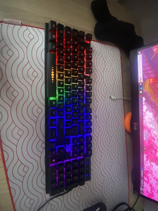 Продам клавятуру есть подсвета