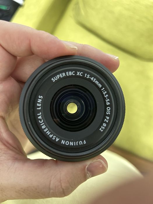 Fujifilm X-T200  24.2 MP Kit cu Obiectiv 15-45mm Black