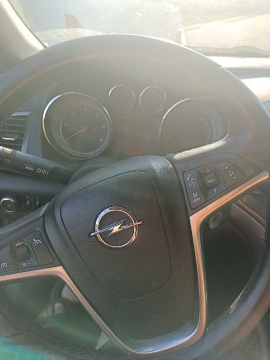 OPEL Astra 2011 — imagine 3