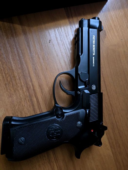 Ерсофт пистолет с СО2 капсули – отлично състояние