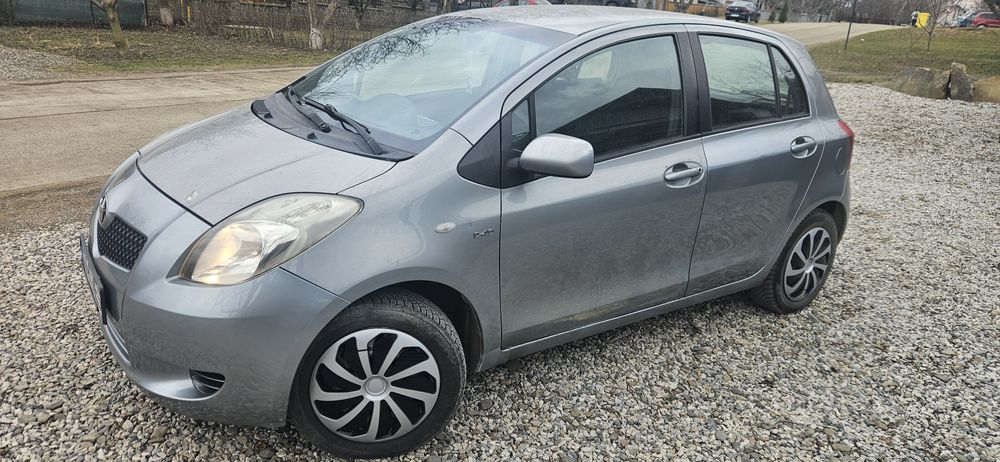 TOYOTA YARIS  cu cutie Automata