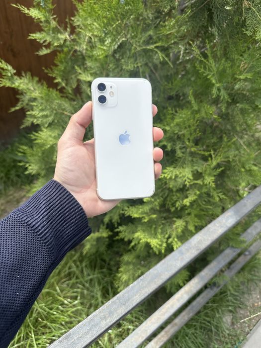 Продам телефон Айфон 11