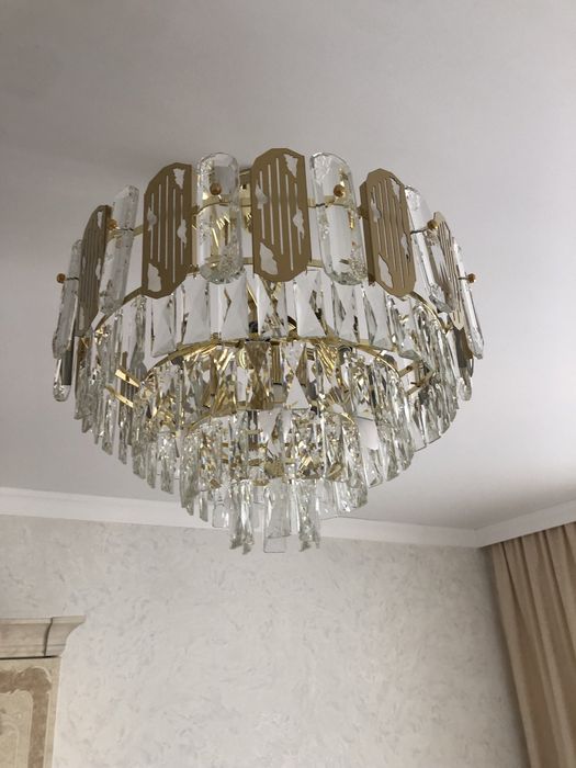 Продам новую люстру