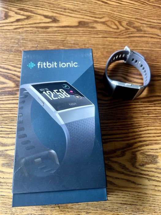 Фитнесс часы Fitbit Ionic