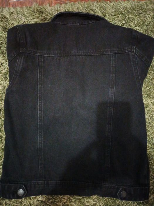 Vând    geaca   blugi