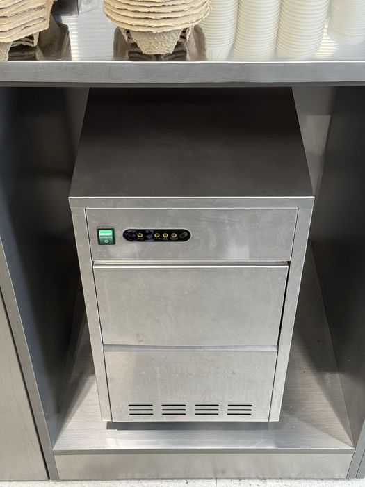 Vand masina de facut gheata Maxima 24kg