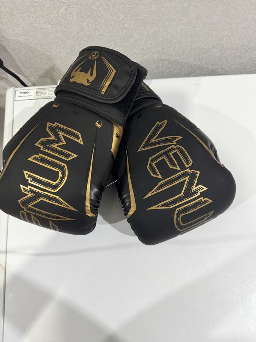 Каратэ шлем размер L  бокс перчатка 10oz