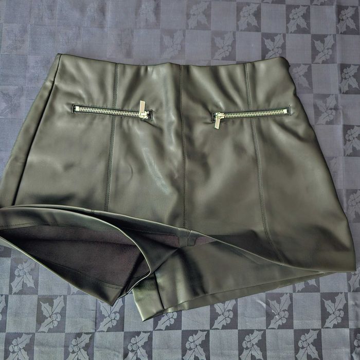 Нова кожена пола-панталон/къси панталонки Stradivarius Страдивариус, М