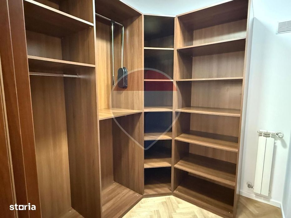 INCHIRIERE Apartament cu 3 camere + curte in zona Primaverii