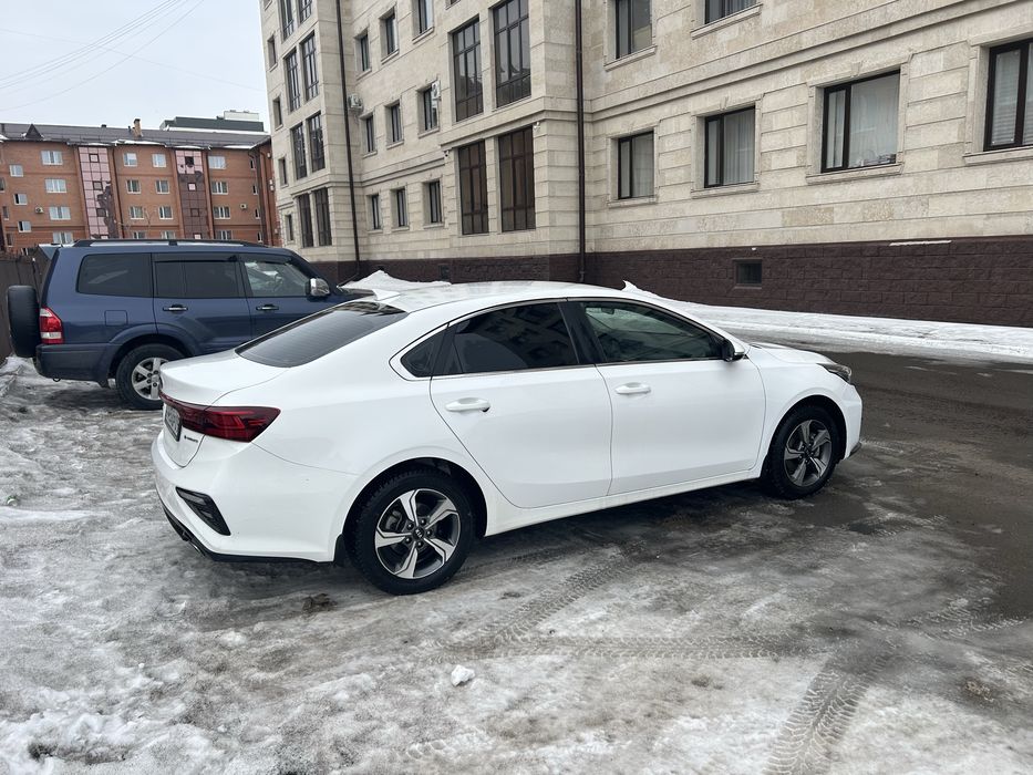Продам машину автомобиль Kia Cerato