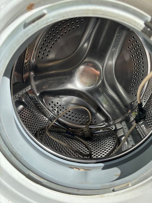 Пералня CROWN работи