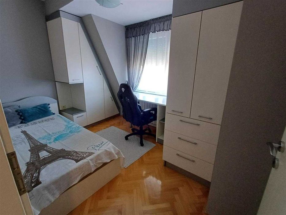 Дава се под наем Многостаен апартамент в Пловдив, Кючук Париж - 98 кв.м за 453.9 € - Снимка #3