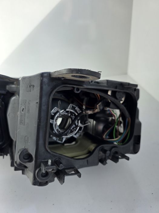 Ляв ксенонов фар Audi A8 D3 4E