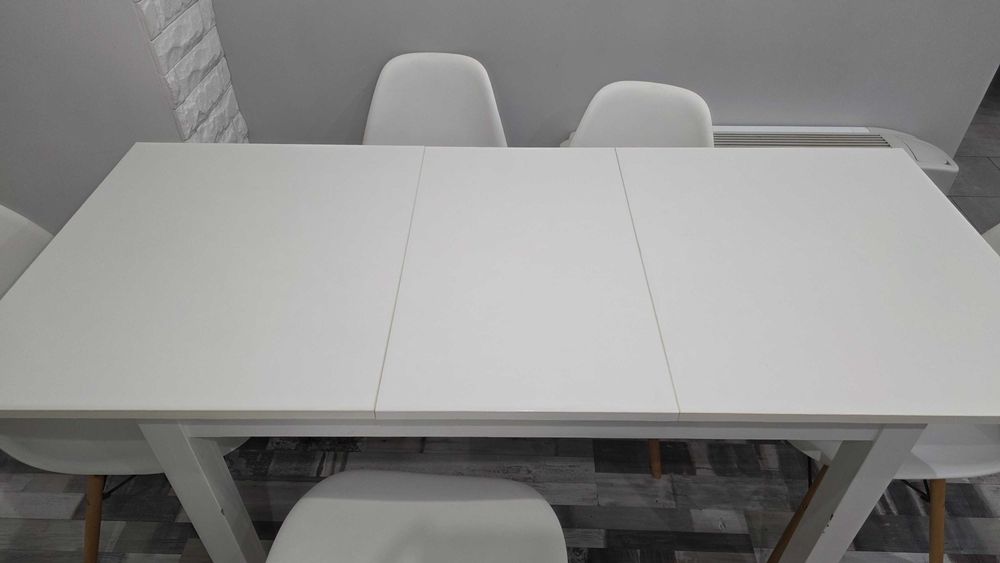 Маса със столове