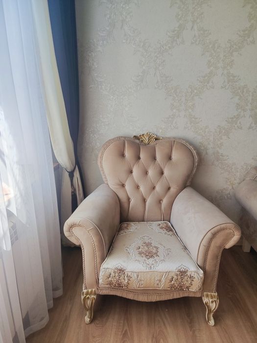 Продам диван и два кресла