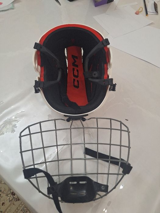 Шлем хоккей новый