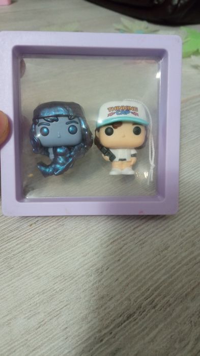 "Stranger Things" kinder joy o'yinchoqlari sotiladi.