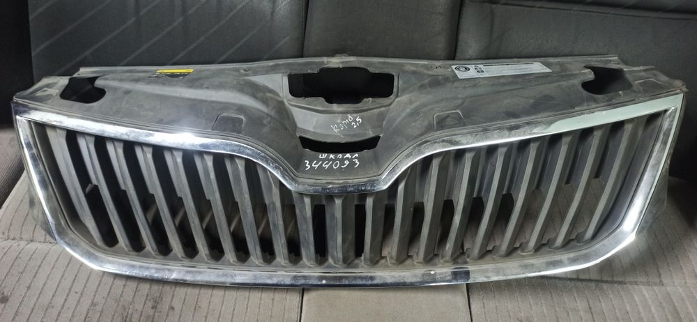 skoda rapid решетка бампера