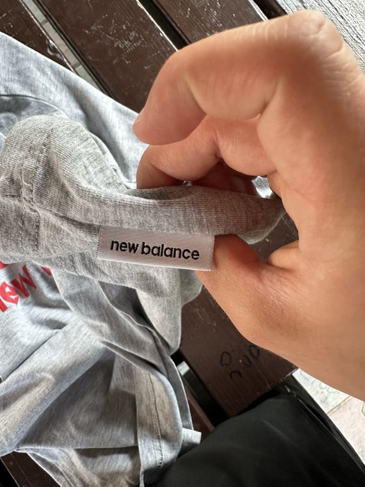 tricou new balance gri
