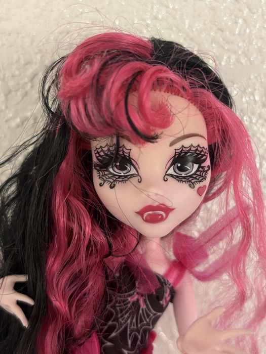 Дракулаура Monster high