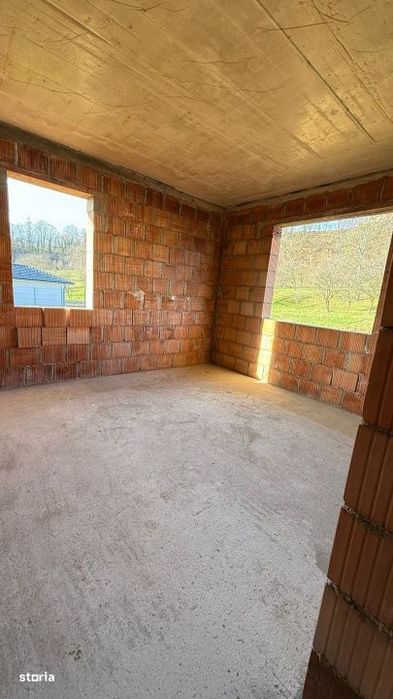 Casa la rosu in Grosi, 144 mp construiti, teren 536 mp, priveliste sup