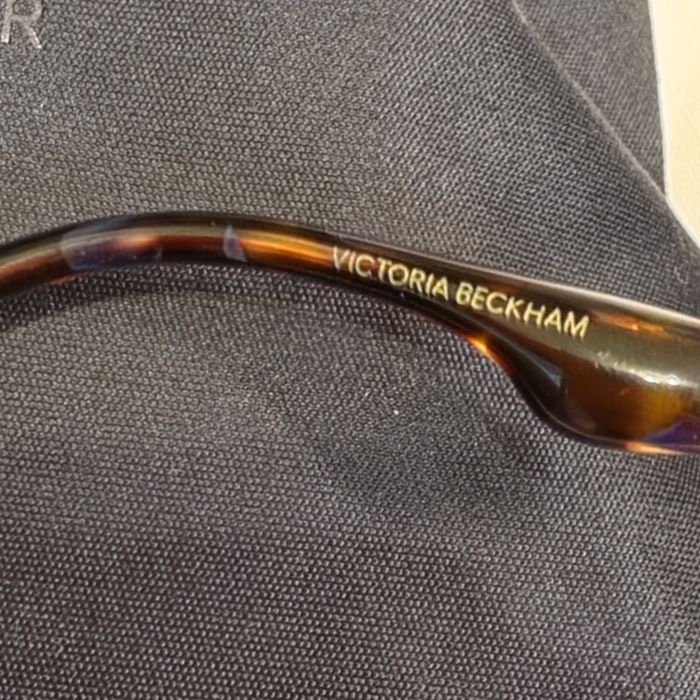 Дамски слънчеви очила Victoria Beckham. Model VB 213S 756-61