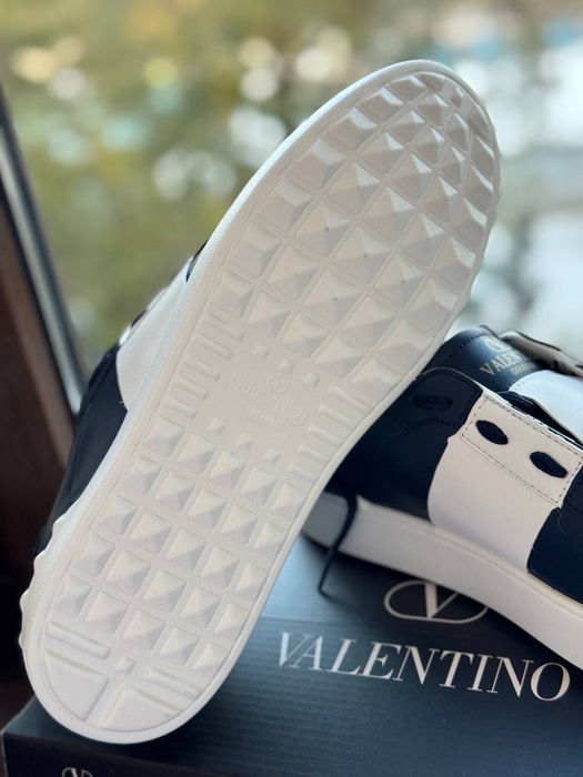 Продажа стильной мужской обуви Valentino.  40-44 размеры