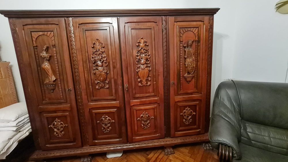 Mobila rustică masivă