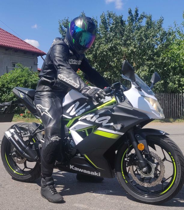 Kawasaki Ninja 125 cc  A1 in stare excelenta , usor negociabil