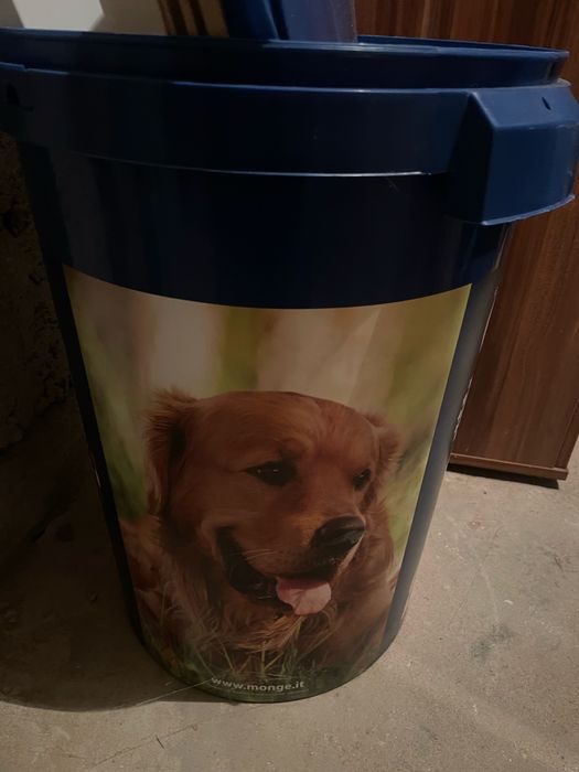 Пластмасова кутия за храна събира 25кг.