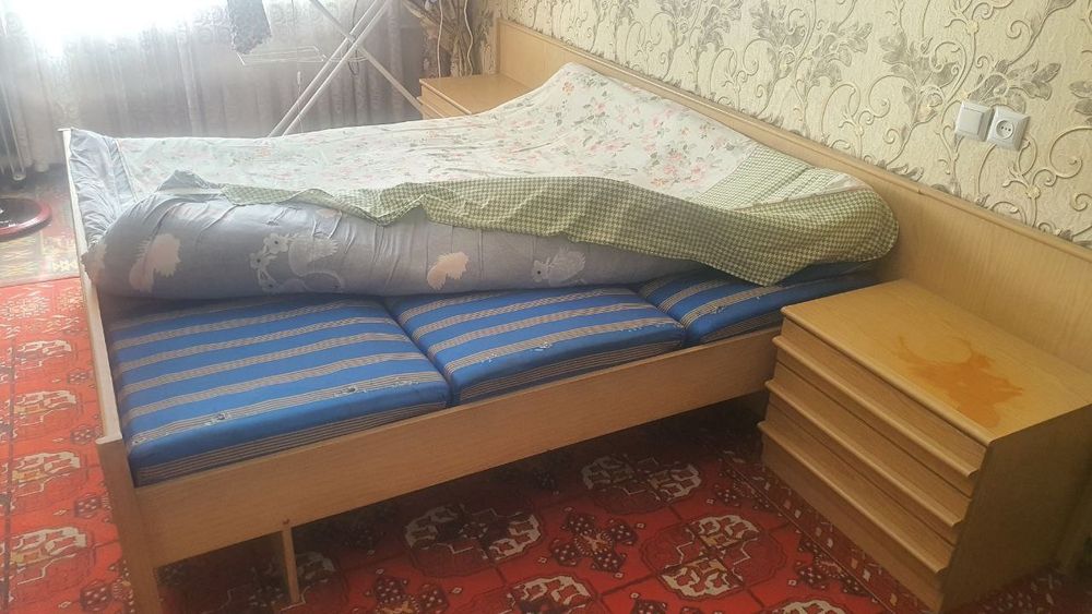 Б/у немецкий кроват в хорошем состоян. 1999 года. Матрас раздельный.