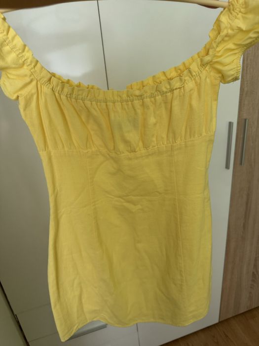 Жълта рокля Bershka