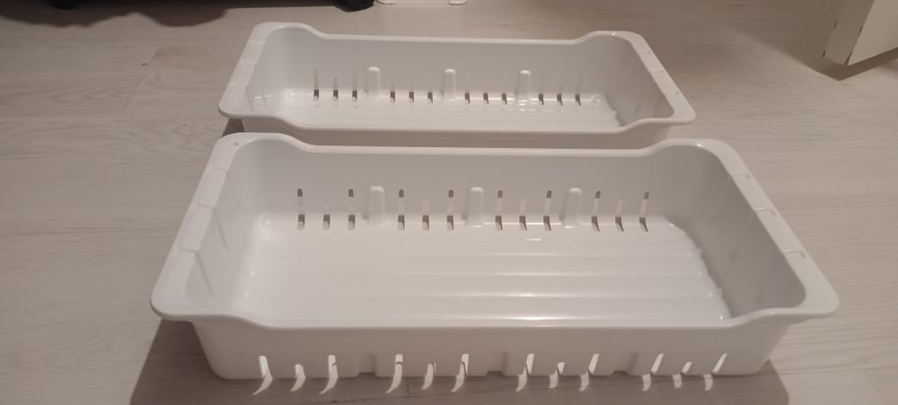 Продам 2 корзины сетки для морозильника