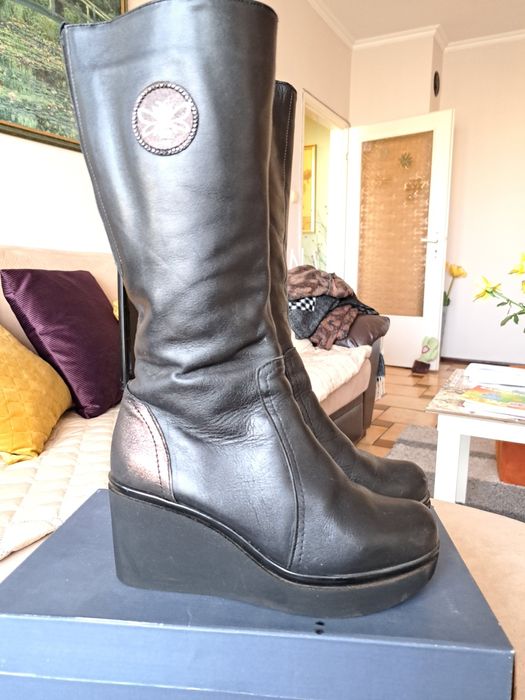 Елегантни зимни ботуши от естествена кожа