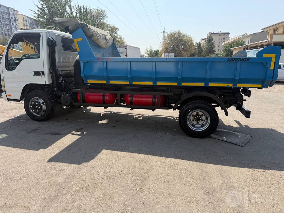 Isuzu  samasval 2010