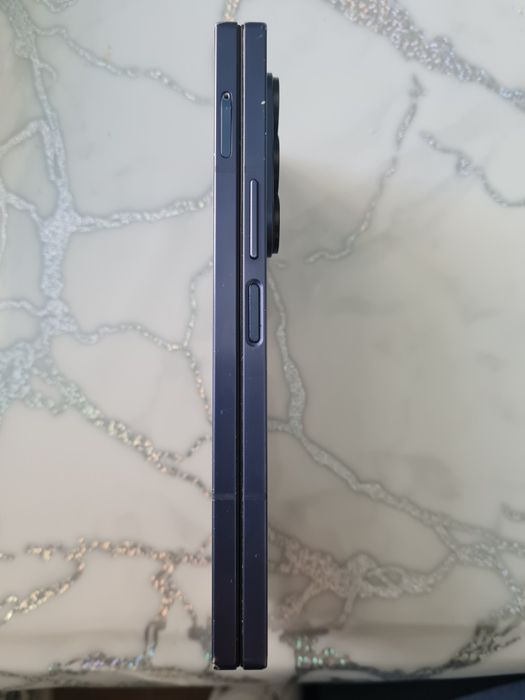 Samsung Z fold 6 256gb(мелки пятно)