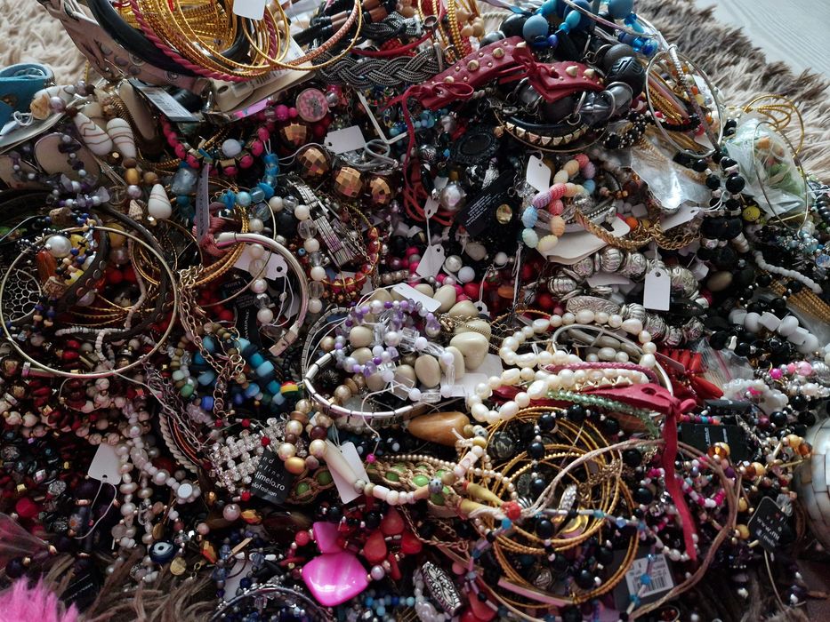 Gablonturi la kg, noi si second hand, pret imbatabil