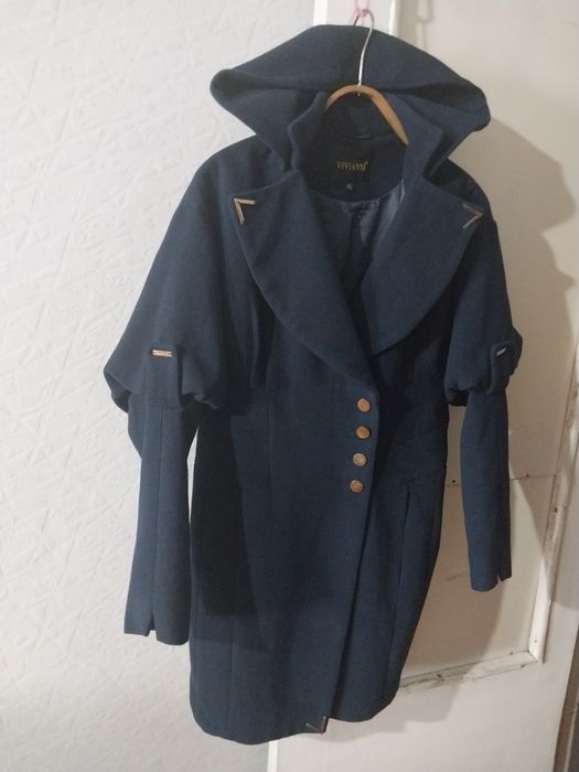 Продам пальто на девочку