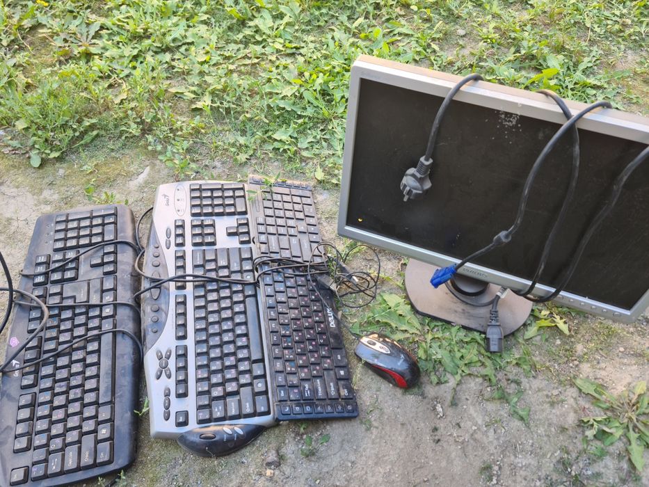 Принтер, монитор, клавиатуры, мышь.