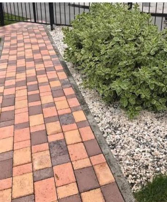 Укладка брусчатки, тротуарной плитки.