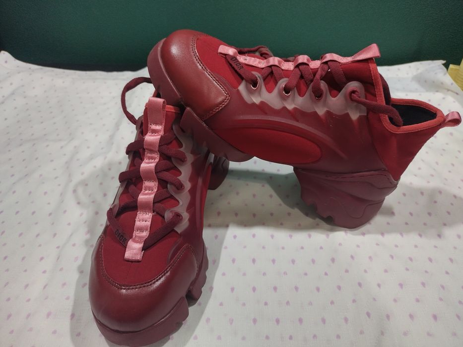 Женские кроссовки