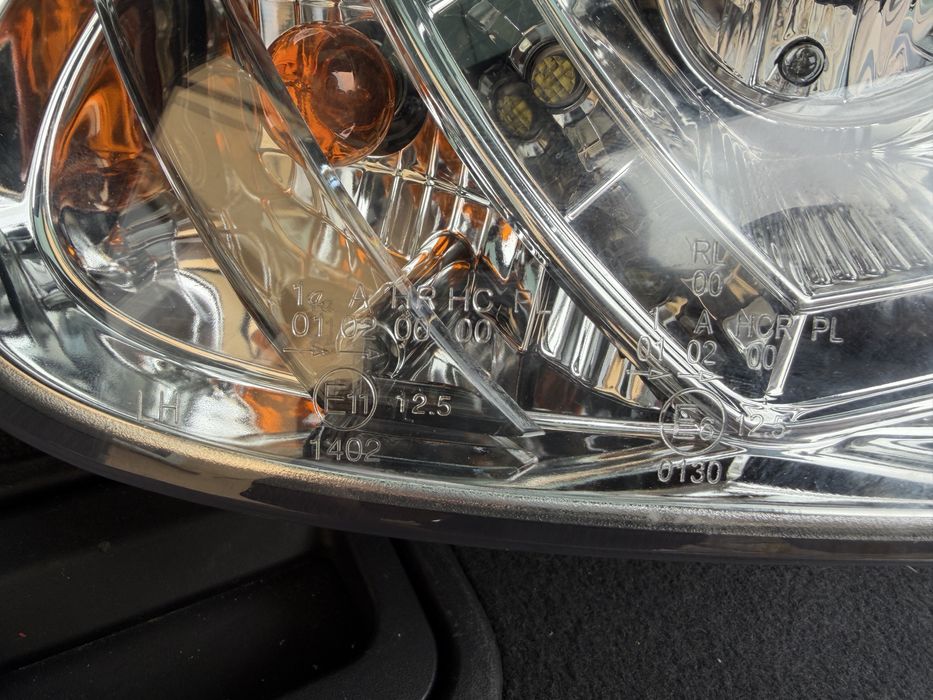 Vand faruri noi nefolosite SONAR pentru Golf 5.